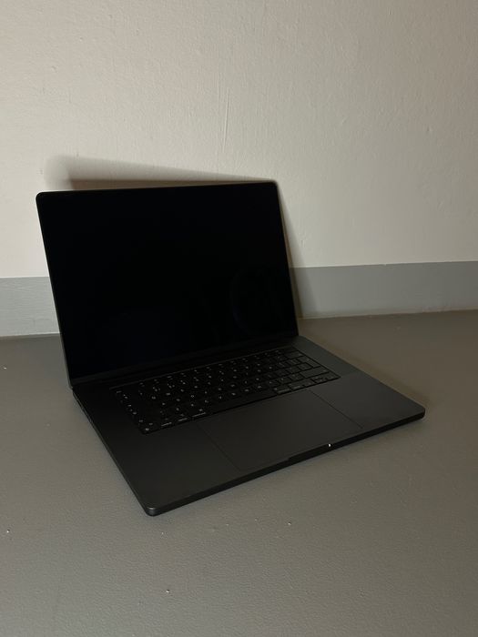 MacBook Pro 16 M4 Max 36GB  RAM 1TB SSD