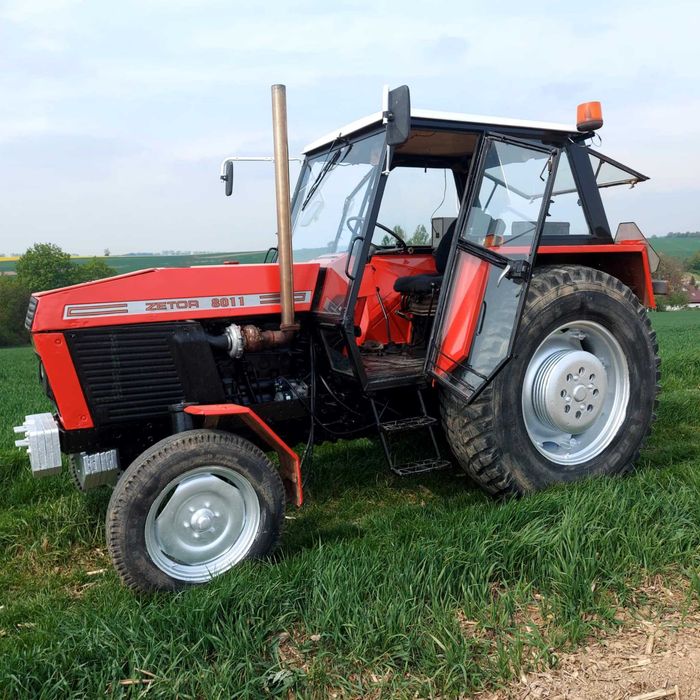 Zetor, Ursus 8011 Turbo z transportową skrzynią