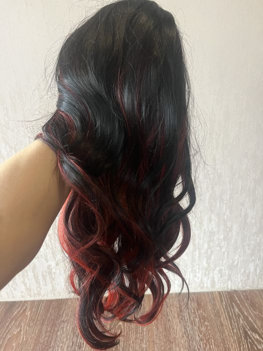 Перука чорно-червона