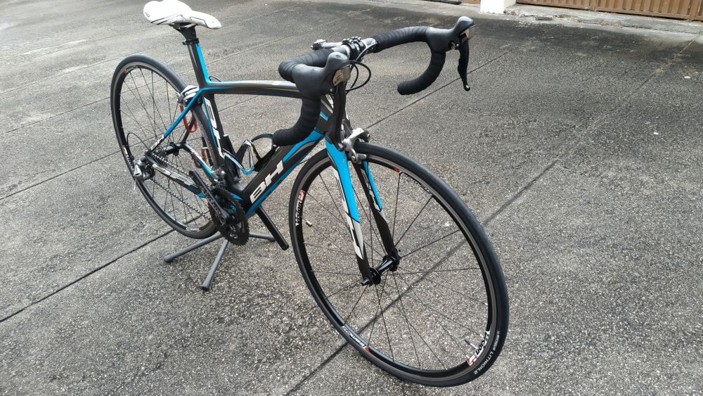 Bicicleta de estrada BH G6