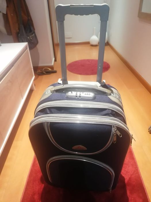 Mala de roupas de viagens + oferta