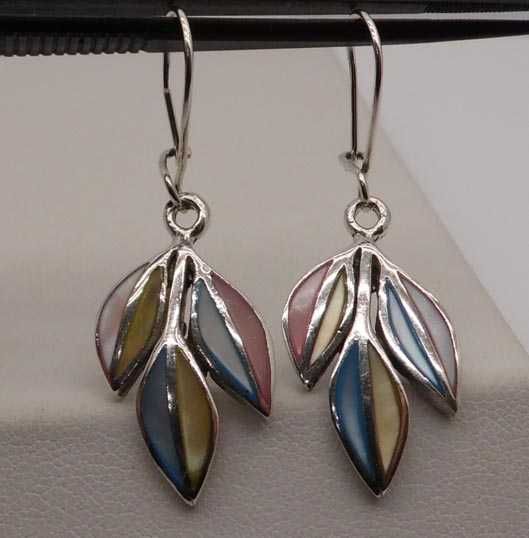 Srebrne kolczyki listki kolorowa masa perłowa
