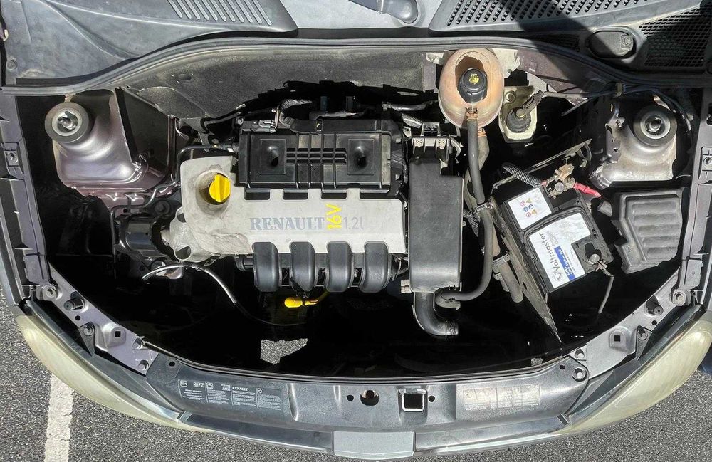 Renault Clio II 1.2 16V (2003) - Fumo no Motor (Recuperação/Peças)