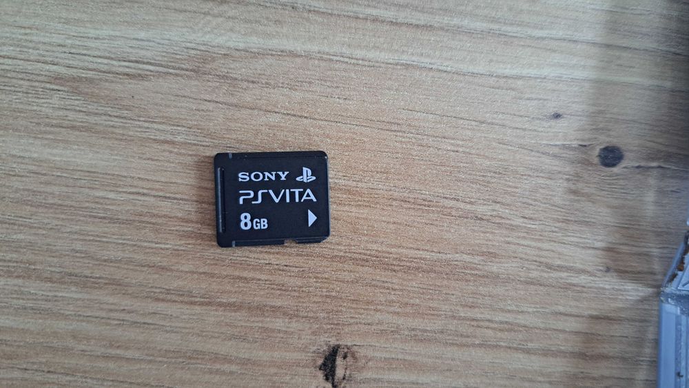 Konsola PS Vita + Gry + Karta Pamięci