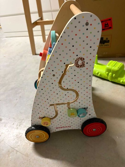andarilho montessori bébé criança