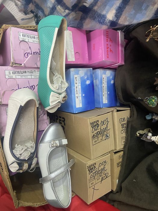 Продам  оптом много новой детской обуви за символическую цену