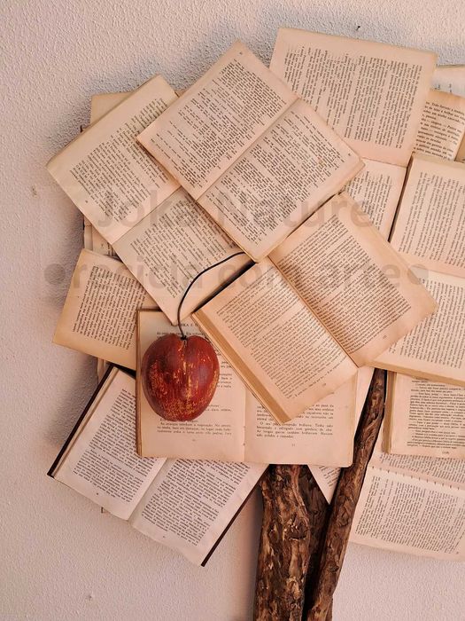 "Árvore".Peça única 100% artesanal/reciclada em madeira,papel(1,50m).