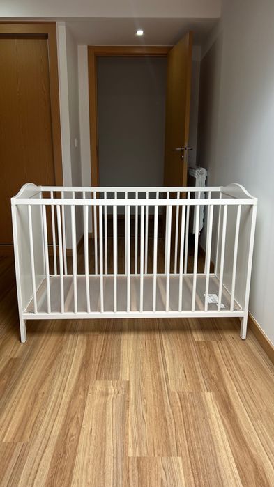 Berço Branco com Elevação