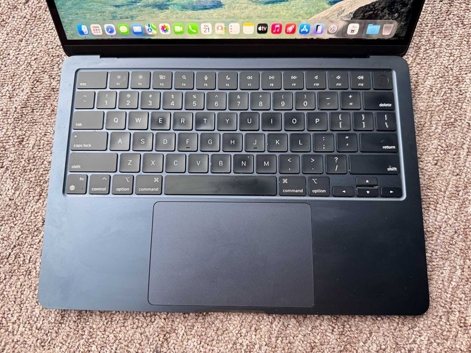 Ноутбук Apple MacBook air 13 M2 (2022) A2681 8 gb/256 gb Midnight