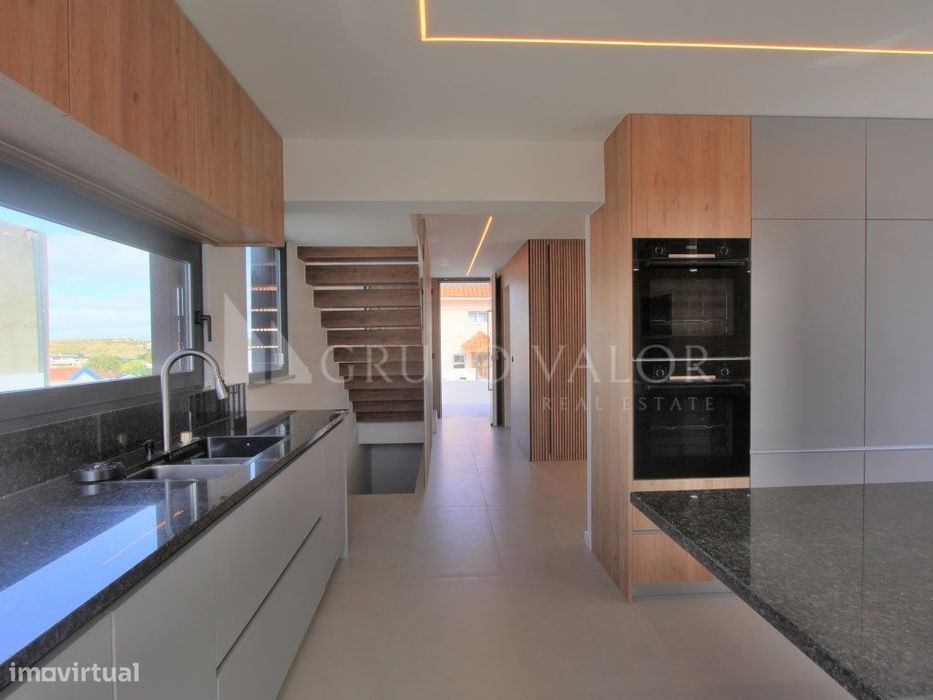 Moradia T4 com Piscina - Funchalinho