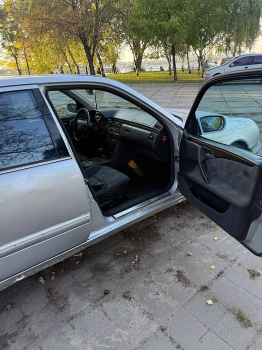 Mersedes Benz  w210  2.6  Акпп газ  бензин