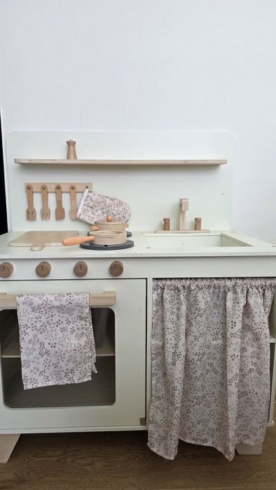 Cozinha de brincar em madeira com acessórios