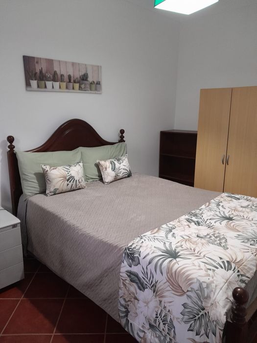 Alugo quarto na Portela de Sintra