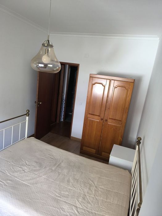 Apartamento T3, parcialmente mobilado. Pragal - Almada.