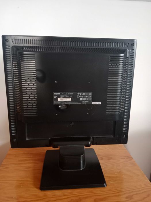 Monitor iiyama ProLite E483S – sprawny, 19"