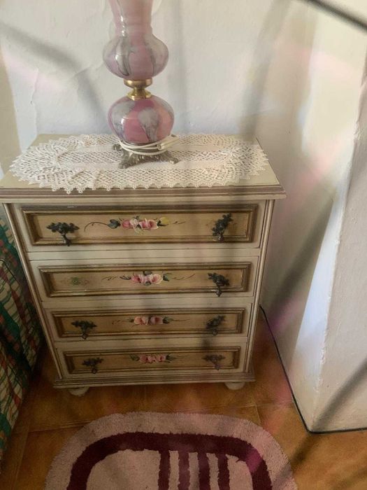 Baú  antigo em madeira e ferro