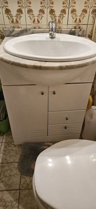 Móvel com pia casa de banho 63×80 cm em bom estado