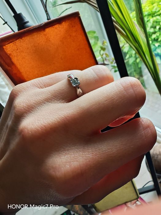 Pierścionek, złoto 9k, brylant 0,12ct.