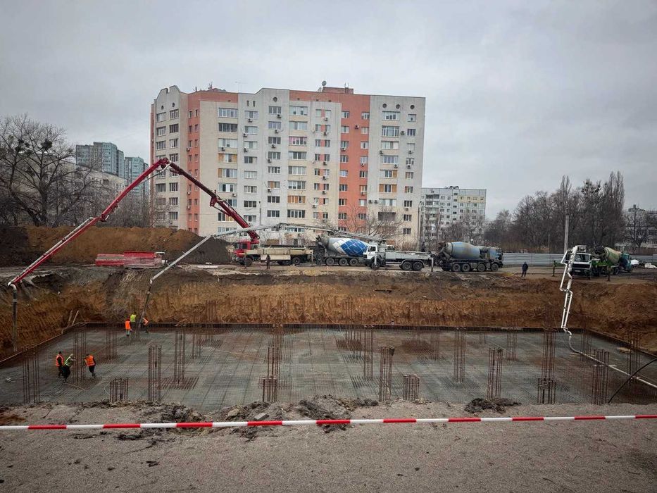 Послуги бетононасосів зі стрілою | Швидка подача
