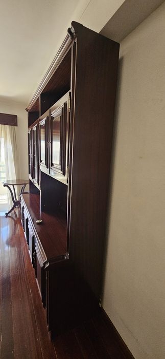 Estante para sala em madeira