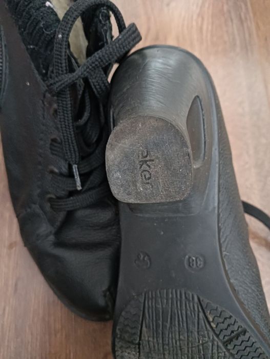 Buty zimowe damskie czarne ocieplane Rieker rozmiar 38