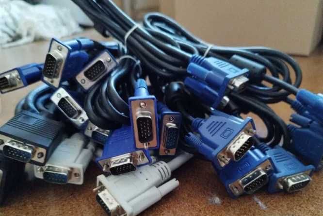 Kabel VGA D-SUB do monitora komputera.