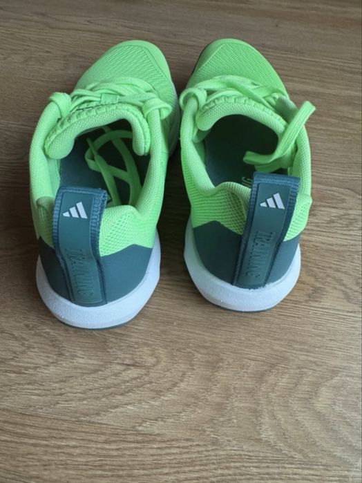 Ténis Adidas.465734514047068162