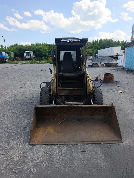 Продам погрузчик unc 060