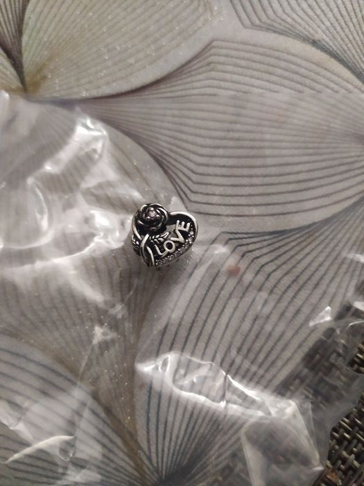 Nowy Charms serduszko love na bransoletkę typu Pandora