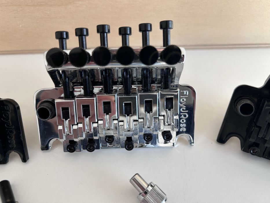 Floyd Rose 1000 - Preto e Prateado