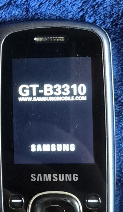 Вінтажний мобільний телефон Samsung GT-B3310