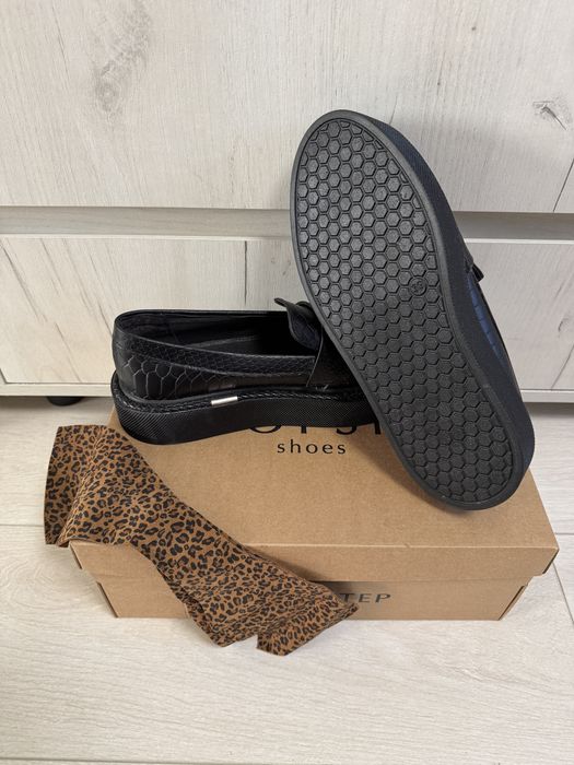 Шкіряні лофери 39