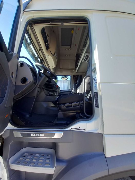 DAF 106 mega low deck