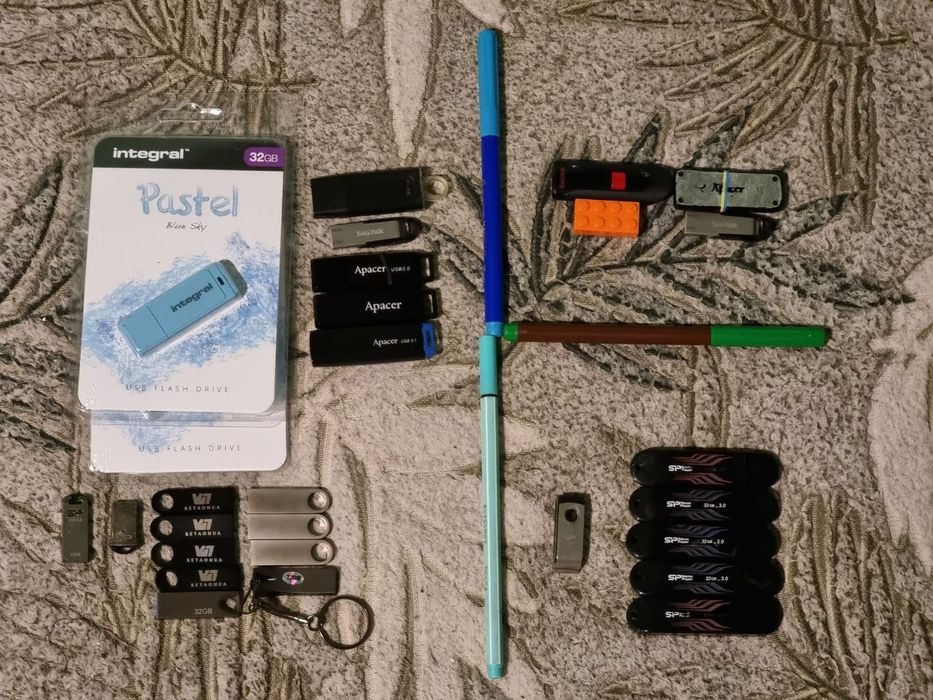 Флешка від 2 до 256 гб