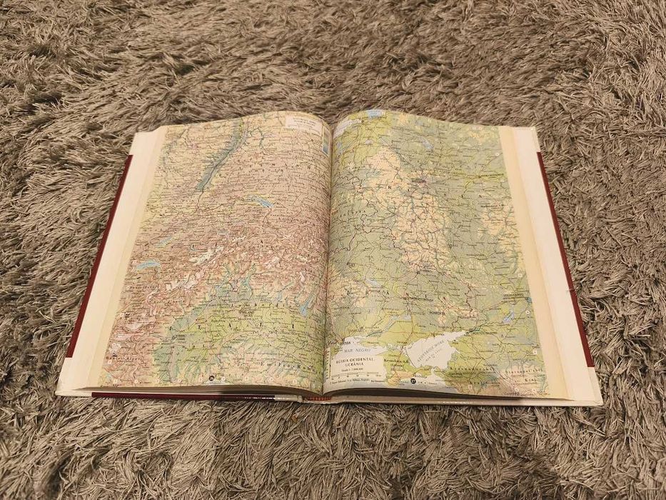 Grande Enciclopédia Universal - 30 Volumes