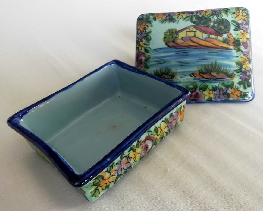 Caixa ou guarda joias antigo em faiança de Alcobaça Vestal