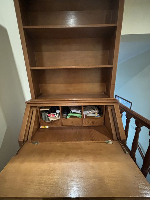 Móvel com secretária