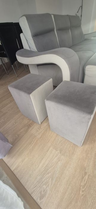 Sofá de 3 lugares + Puff Chaise Longue + 4 Banquinhos
