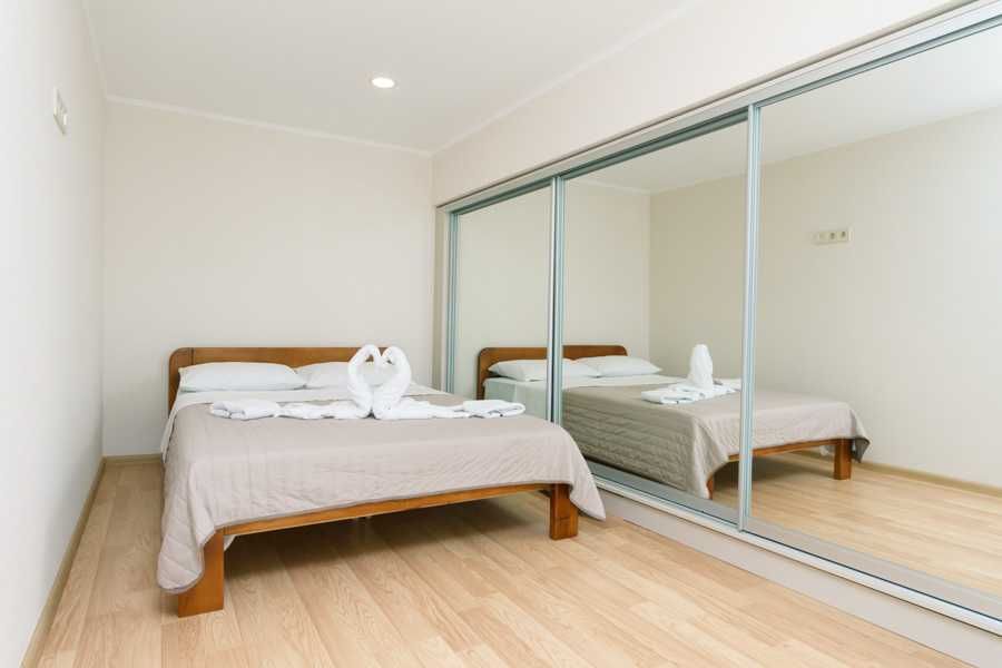 Здам подобово стильні дворівневі апартаменти, біля метро Берестейська.