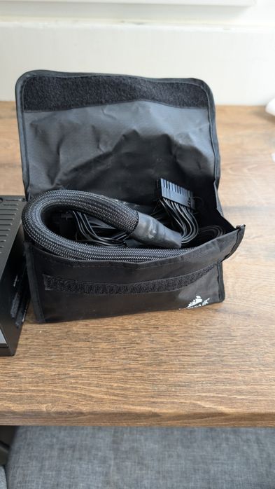 Fonte de Alimentação Corsair RM750x 750W 80 PLUS Gold Full Modular