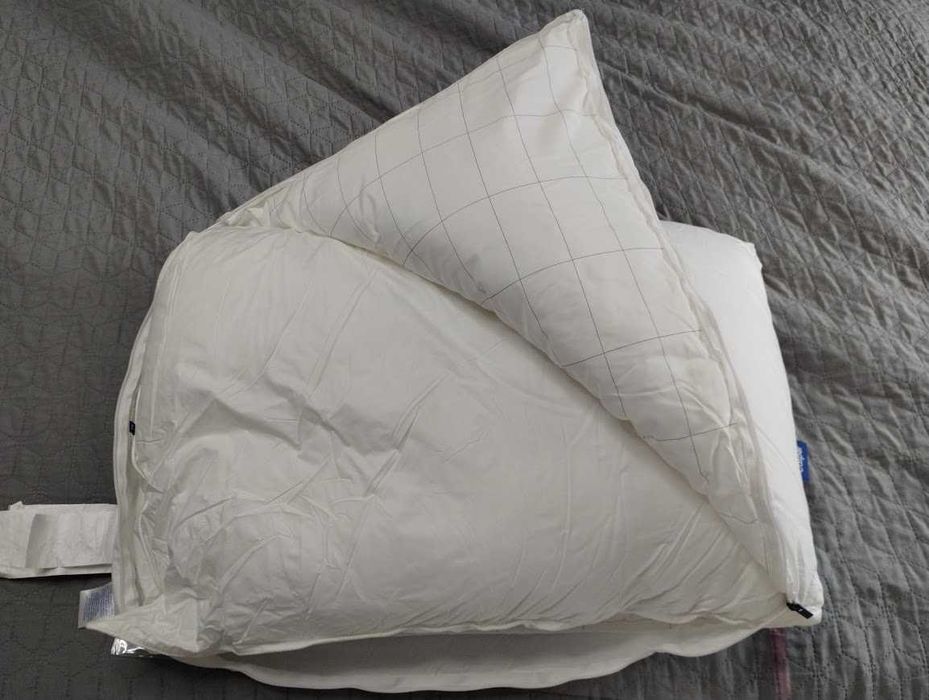 Casper Sleep oryginalna poduszka z mikrofibry do spania 65 x 45 cm