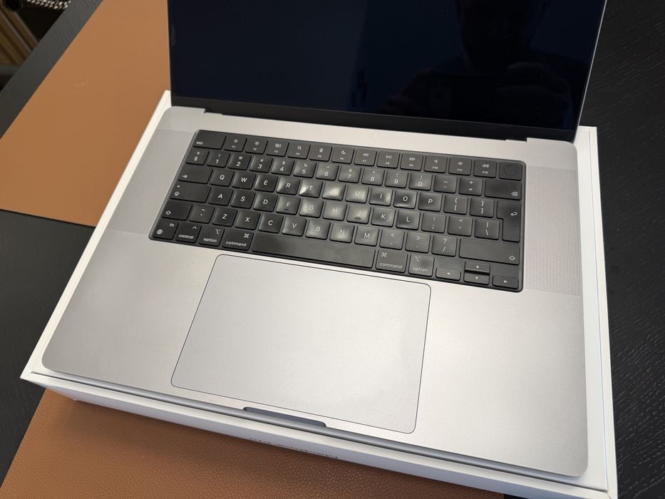 Sprzedam MacBook Pro 16” M1 Max 64GB RAM / 2TB SSD