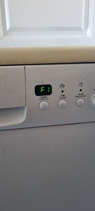 Máquina de lavar louça WHIRLPOOL