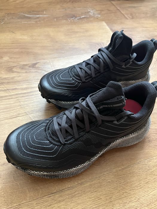 Продам  жіночі кросівки.Чорного кольору.Розмір 40 Маломіри.