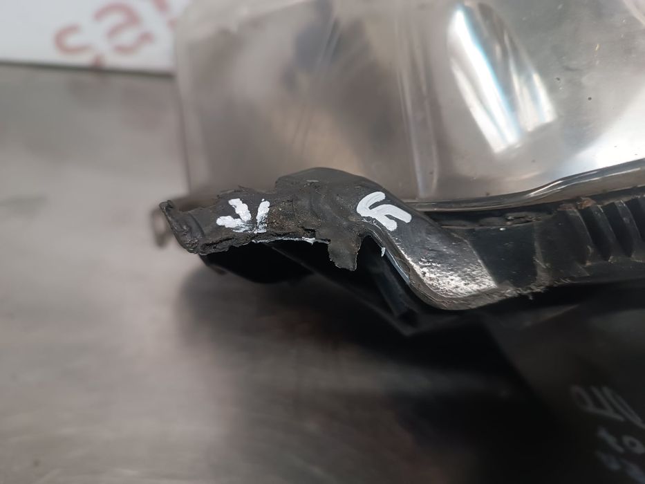 Ótica / Farol Direito OPEL ASTRA H - 084421140R