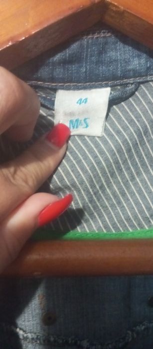 Стильна джинсова куртка