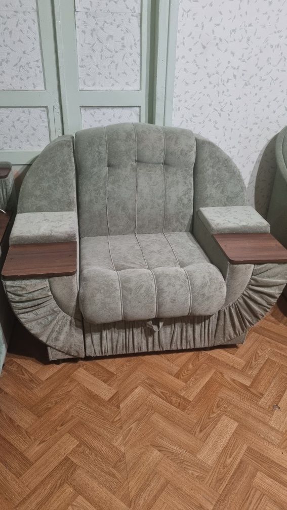 Кресло мягкое большое: 600 грн. - Меблі для вітальні Харків на Olx