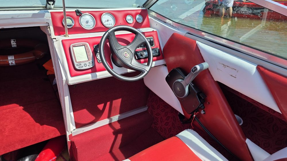 Łódź motorowa Sea Ray z silnikiem Suzuki 90KM