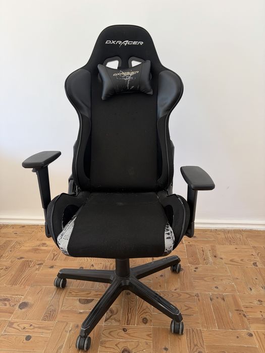 Cadeira gamer DX Racer preta
