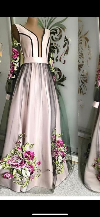 Сукня з елементами вишивки/ Вишита сукня